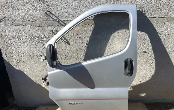 Opel Vivaro Front door