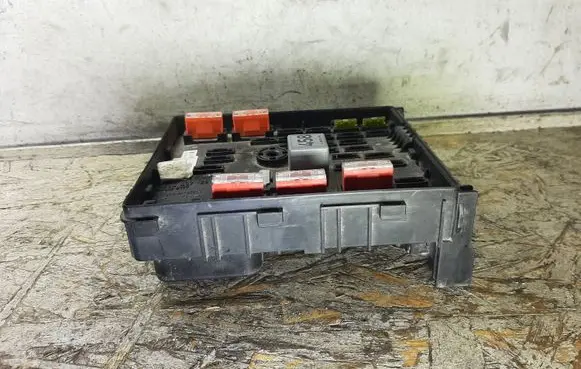 Volkswagen PASSAT B6 Fuse module 3C0937125