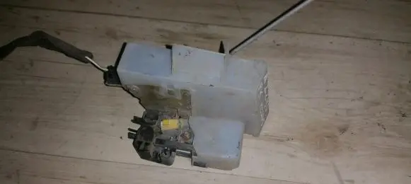 Renault Megane I Front door lock