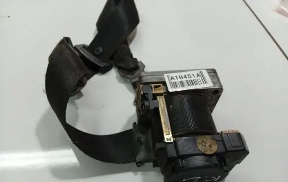 Mercedes-Benz C W203 Front seatbelt
