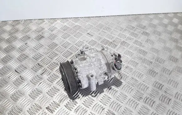 Skoda Fabia Mk1 (6Y) Air conditioning (A/C) compressor (pump) 6Q0820808D