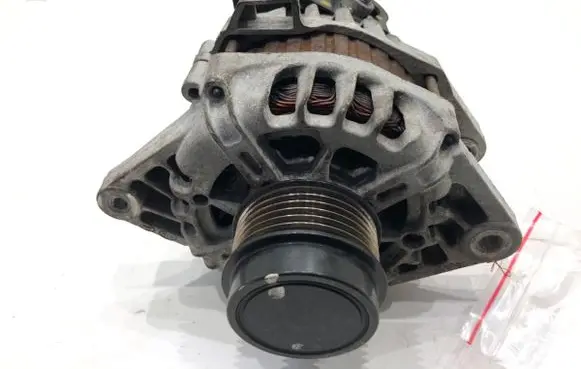 Hyundai i30 Generator/alternator 373002B700