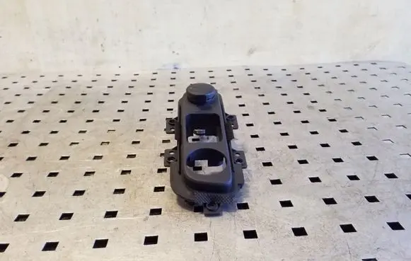 KIA Sportage 12 V Socket (front) 846323U900