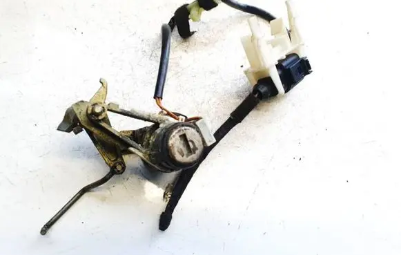 Volkswagen PASSAT CC Front door lock (next to the handle) 1j0973702