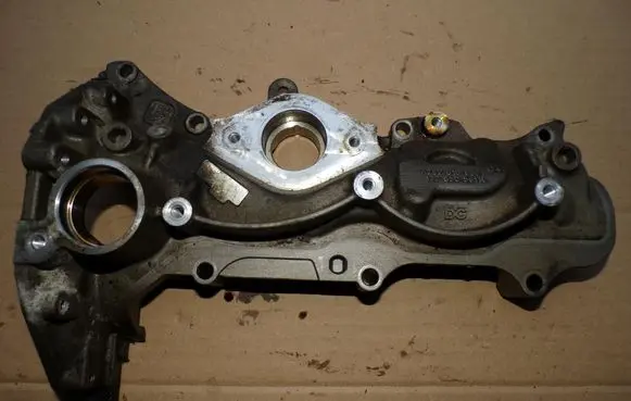 Nissan Qashqai Rocker cam cover 132650561R