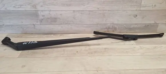 Toyota Corolla Verso E121 Front wiper blade arm 