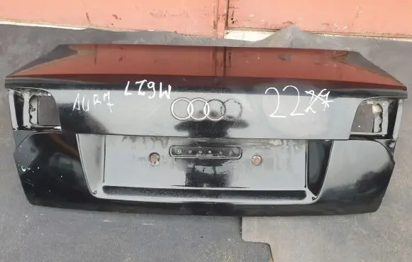 Audi A4 S4 B7 8E 8H Tailgate/trunk/boot lid
