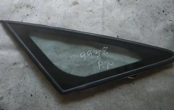 Mitsubishi Grandis Front triangle window/glass as2
