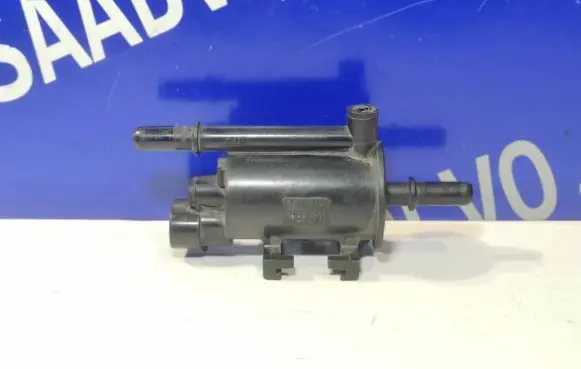 Engine mount vacuum valve