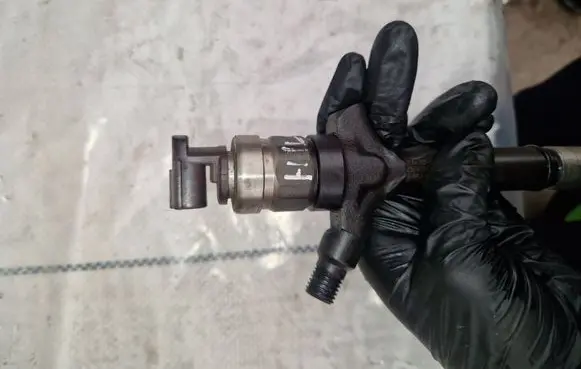 Toyota RAV 4 (XA20) Fuel injector 2367027030