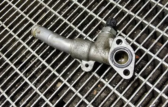 SsangYong Tivoli Thermostat housing 
