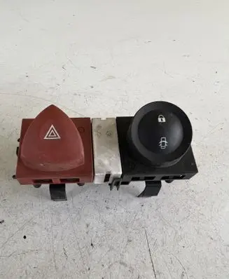 Renault Megane II Hazard light switch 8200095493 8200109723 8200107808