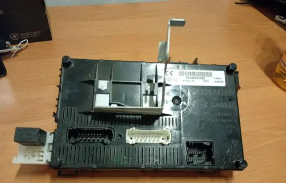 Renault Clio II Other control units/modules P8200387289 820387289 UCH-N2