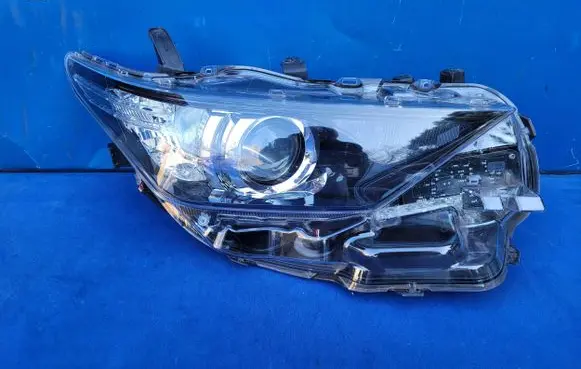 Toyota Auris E180 Headlight/headlamp 8113002K30