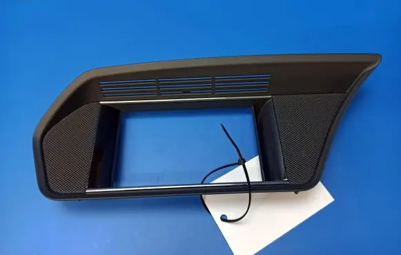 Mercedes-Benz E C207 W207 Radio/GPS head unit trim A2076800136