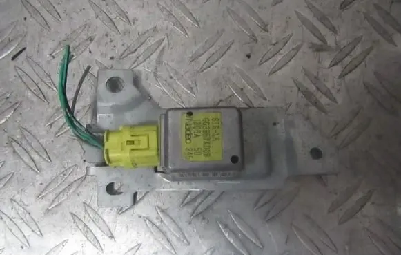 Mazda 626 Airbag deployment crash/impact sensor gg3e57kd0b 1b06a
