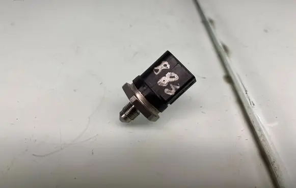 BMW 3 F30 F35 F31 Fuel pressure sensor 0261545072 7620946 13537620946