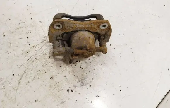 Toyota Auris E180 Front brake caliper