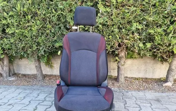 Nissan Juke I F15 Front driver seat 