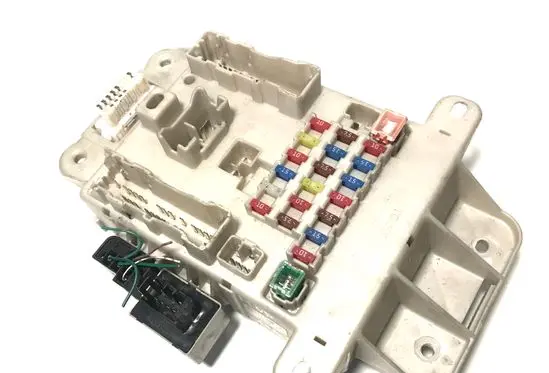 Toyota RAV 4 (XA20) Fuse module AM140A