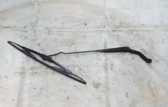 Volvo S40, V40 Front wiper blade arm