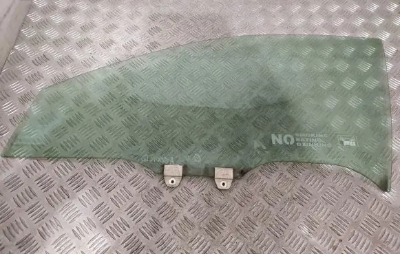 Honda Accord Front door window glass four-door E643R00034