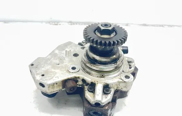 Mercedes-Benz CLS C219 Fuel injection high pressure pump A6420700201