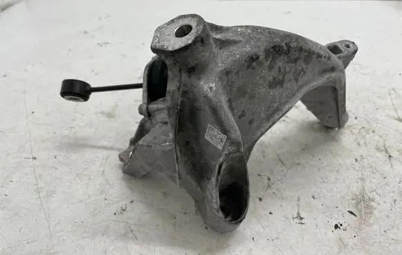 Audi A5 Engine mounting bracket