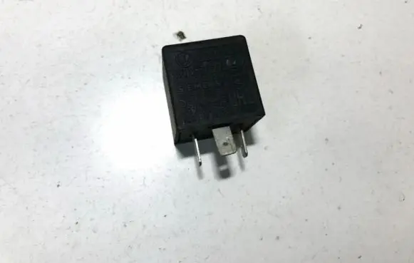 Volkswagen PASSAT B4 Other relay 191953227a