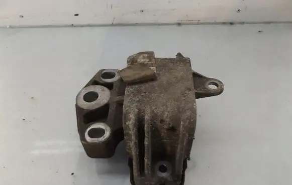 Seat Alhambra (Mk1) Gearbox mounting bracket