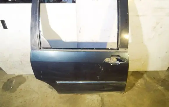 Mazda MPV Rear door