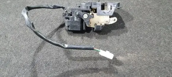 Mazda Xedos 6 Rear door lock 1528007130 152800-7130