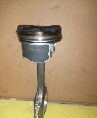 Peugeot 508 II Piston with connecting rod