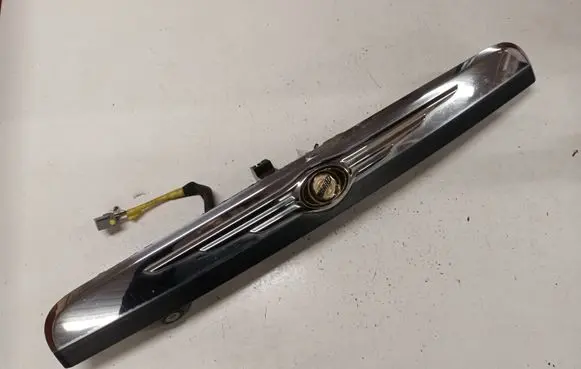 Trunk door license plate light bar