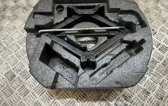 Jaguar XF X250 Tool set 