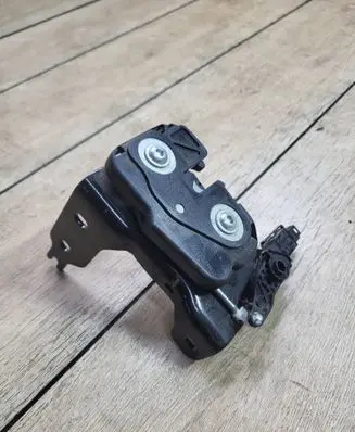 Mercedes-Benz E W212 Seat back rest lock catch A2129200276 Y70114 A6129200276