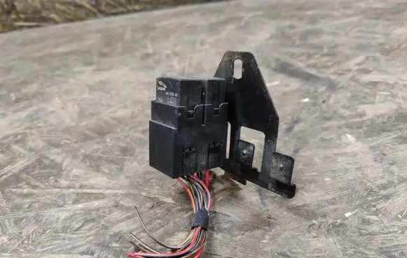 Jaguar XJS Hazard warning light relay LNA6705AB