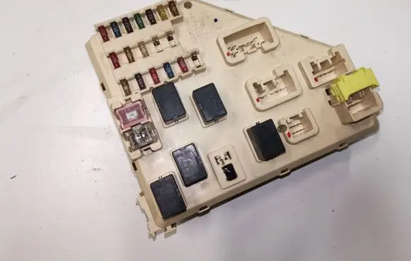 Toyota Prius (XW10) Fuse module 0L2900689015 0L290068 90150L290068