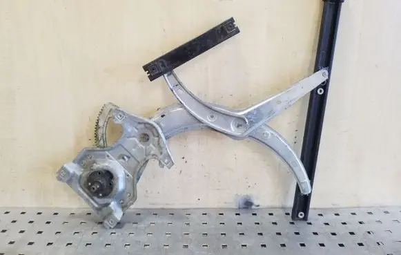 Volkswagen PASSAT B4 Front door manual window regulator 3A0837402A