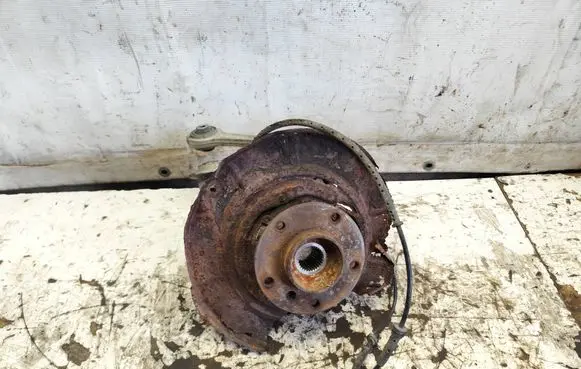 BMW 5 E39 Rear wheel hub