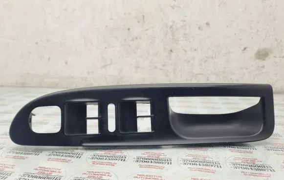 Volkswagen PASSAT B6 Front door window switch trim 3C1867171B