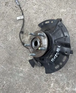 Front wheel hub