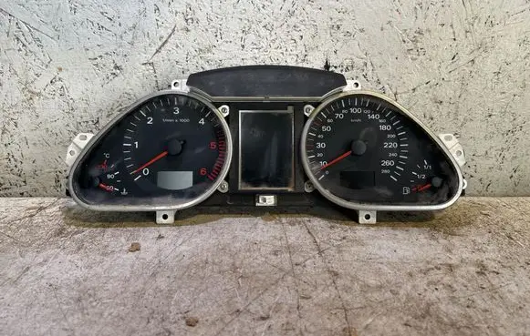 Audi A6 S6 C6 4F Speedometer (instrument cluster) 4F0920931F