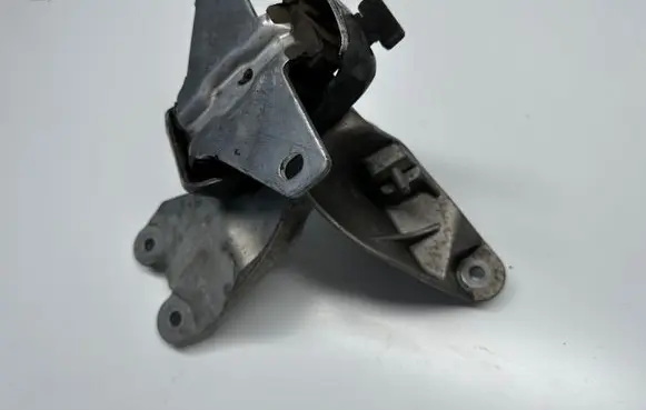 Volkswagen Amarok Engine mount bracket 2H6199256B 2H6199308A