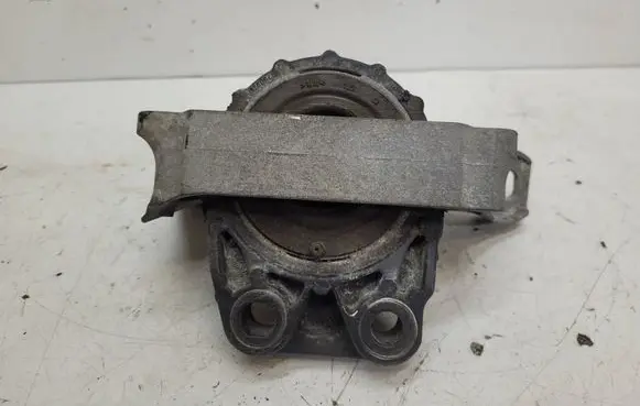 Volvo V50 Engine mount bracket 8M516F012