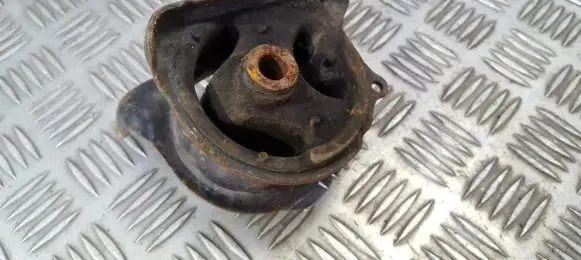 Honda Civic Engine mount bracket