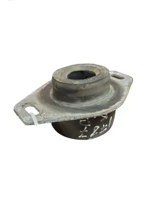 Peugeot 5008 Engine mount bracket
