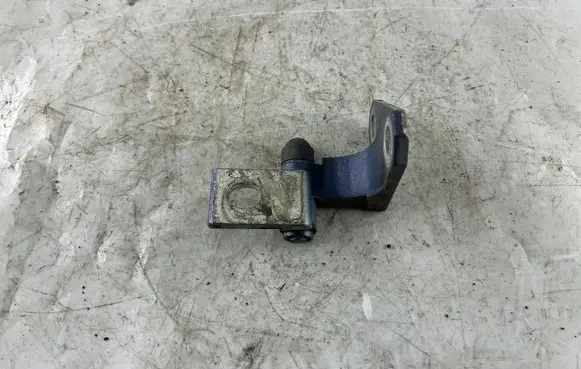 Volkswagen PASSAT B6 Front door upper hinge