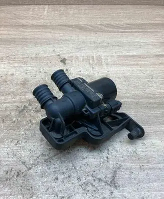 BMW 5 E60 E61 Coolant heater control valve 6920226 1147412174 60614