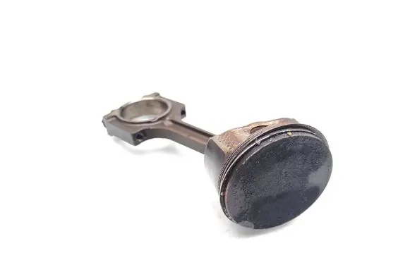Ford Focus Piston with connecting rod AODA